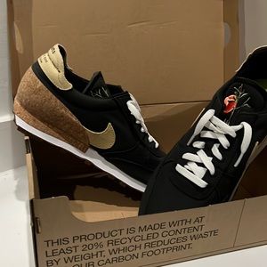 Nike Mens DBreak type size 10.5